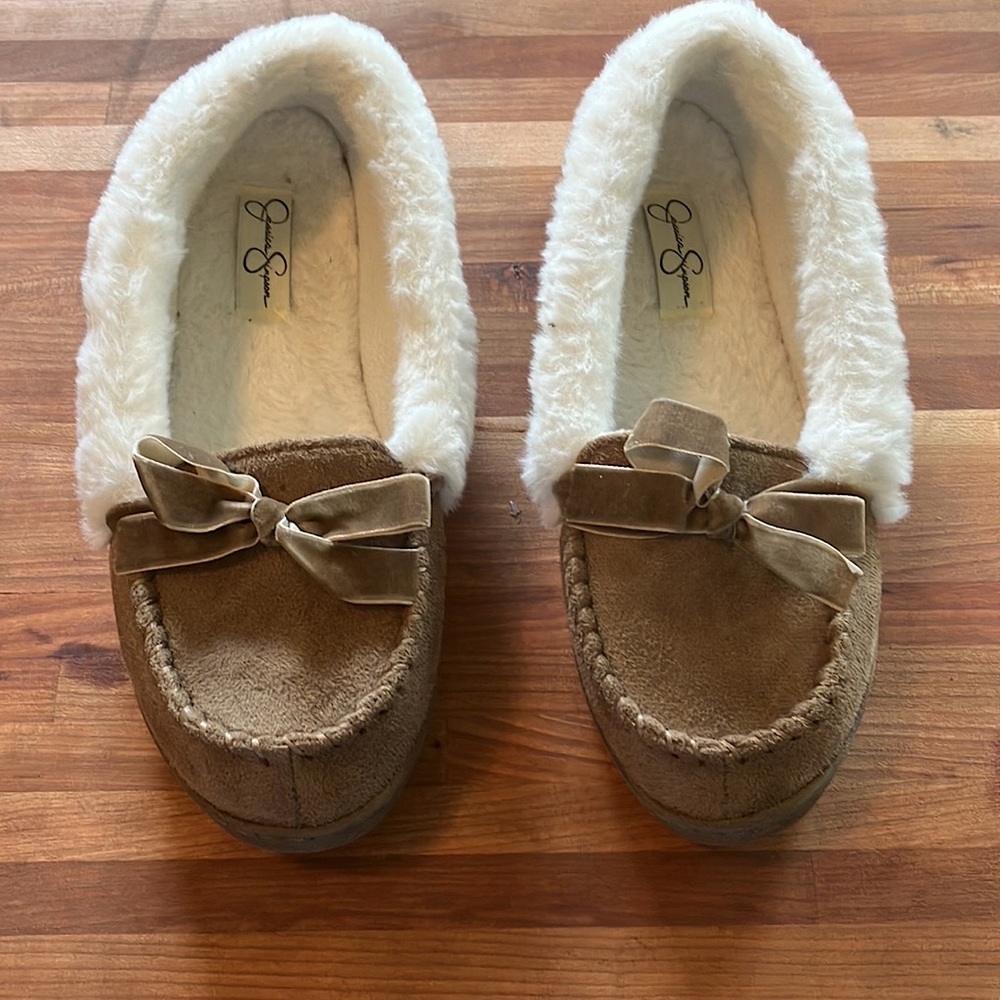 Women’s Creamy Brown Moccasins with White Fur Lining